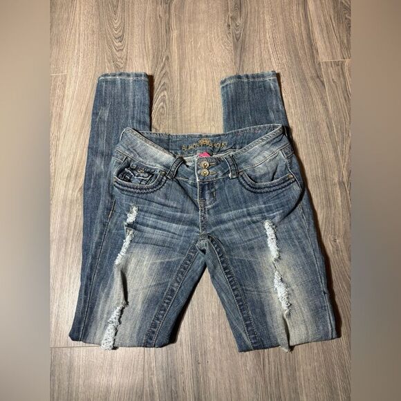 Almost Famous Distressed Skinny Leg Blue Jeans EPC Size 3 Excellent Preloved Con - Picture 1 of 6